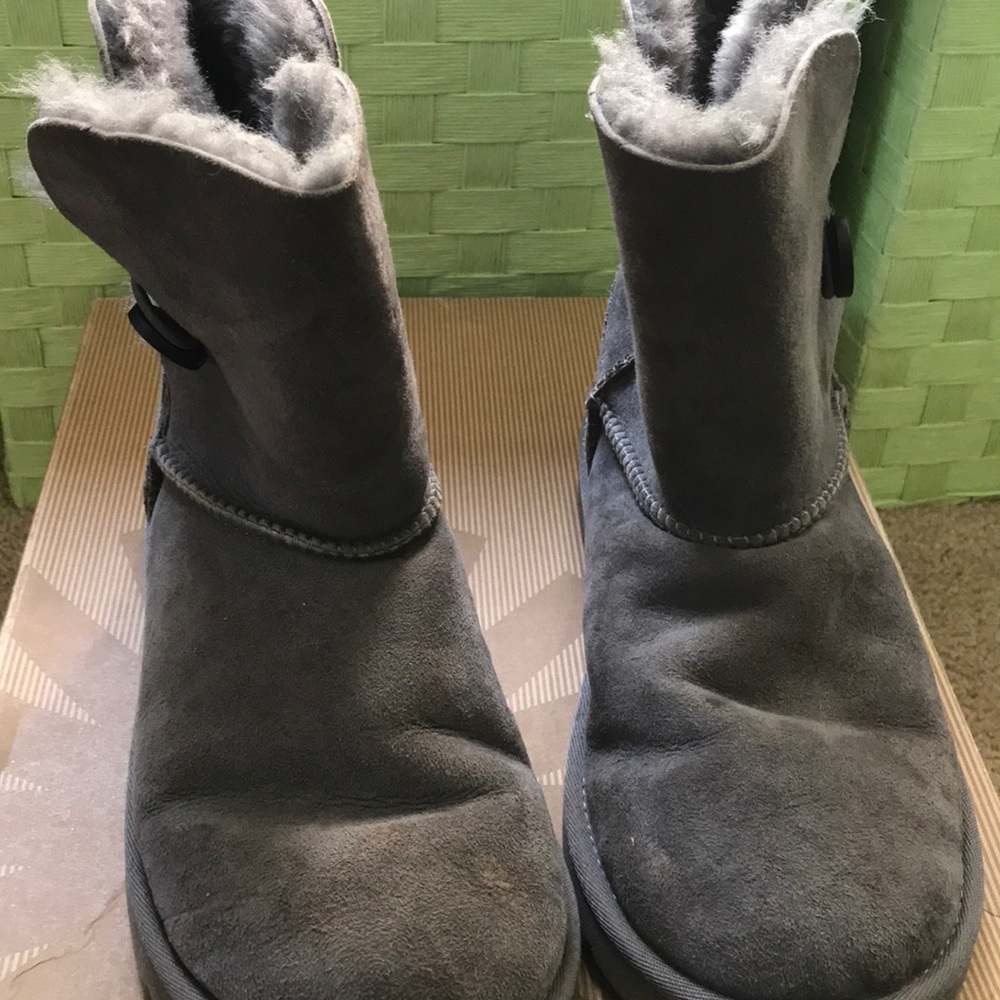 UGGs gray bailey button